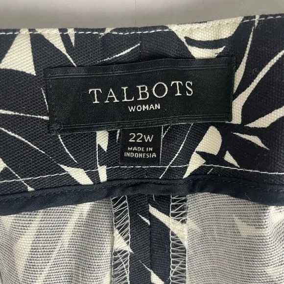 Talbots Woman Chino Shorts Womens Plus Size 22W Black White Leaf Pattern Pockets - Picture 3 of 8